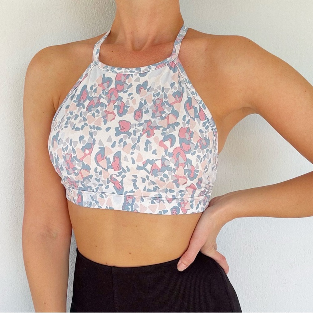 Gianni Bini pink gray leopard print high neck cut out back sports bra medium